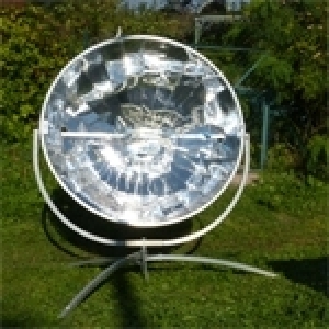 La cuisson solaire, une cuisson écologique et économique qui libére la femme rurale de la corvée du bois 