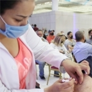 La vaccination contre la Covid-19 : Engagement et détermination mais attention aux effets de la précipitation 