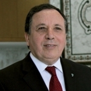 Khemaies Jhinaoui: Incontournable, mais la démocratie ne s’impose pas de l’étranger