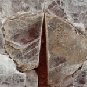 Sculpture sur un minéral ancestral, le lapis specularis