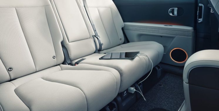 14_OnBoard-Charger_mid_4x3