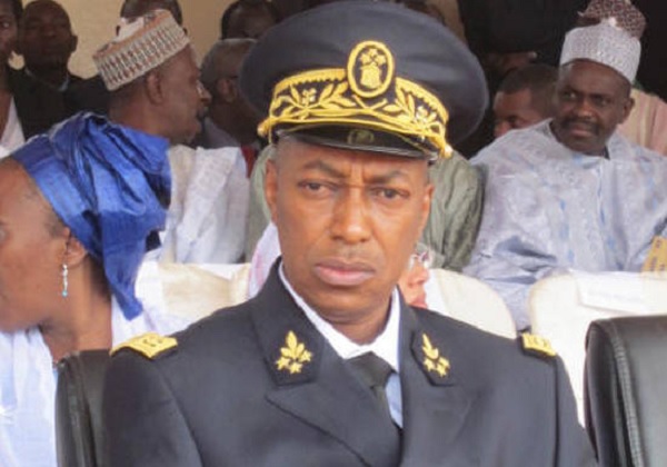 Le gouverneur menace de sanctionner les fonctionnaires absents