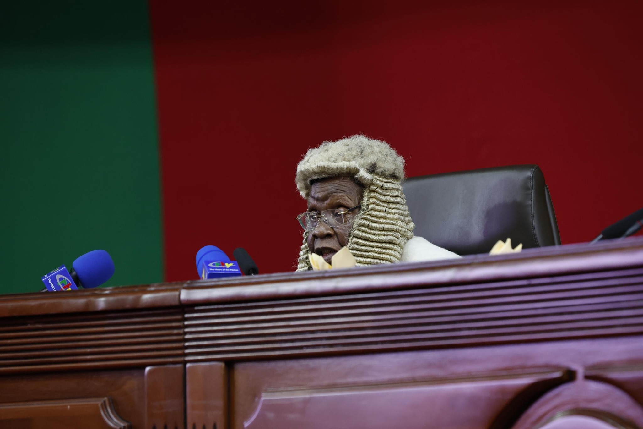 Des réactions sont mitigées après la réélection du président Paul Biya