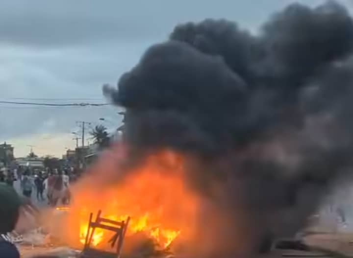 Paul Biya déclaré réélu, les manifestations se poursuivent dans la rue