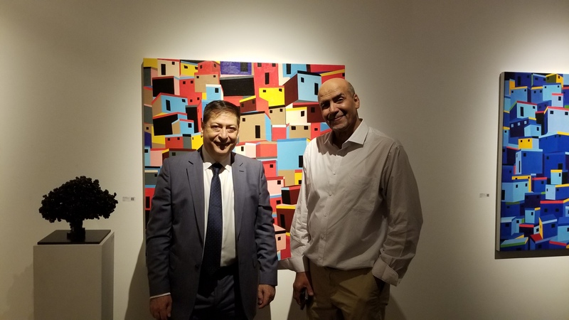 Le Dr Bashir Makhoul et le commissaire de l'exposition Mr Bousmaha Seddiki (Crédit photo : Réda Benkoula)