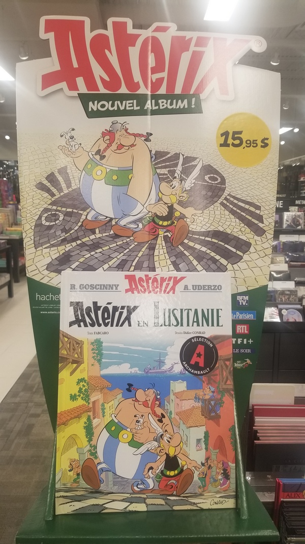 Présentoir vu chez Archambault au Mail Champlain à Brossard (D.R Réda Benkoula)