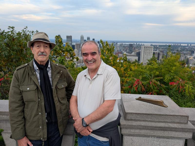 Le chanteur Lounis Aït Menguellet et Moumouh