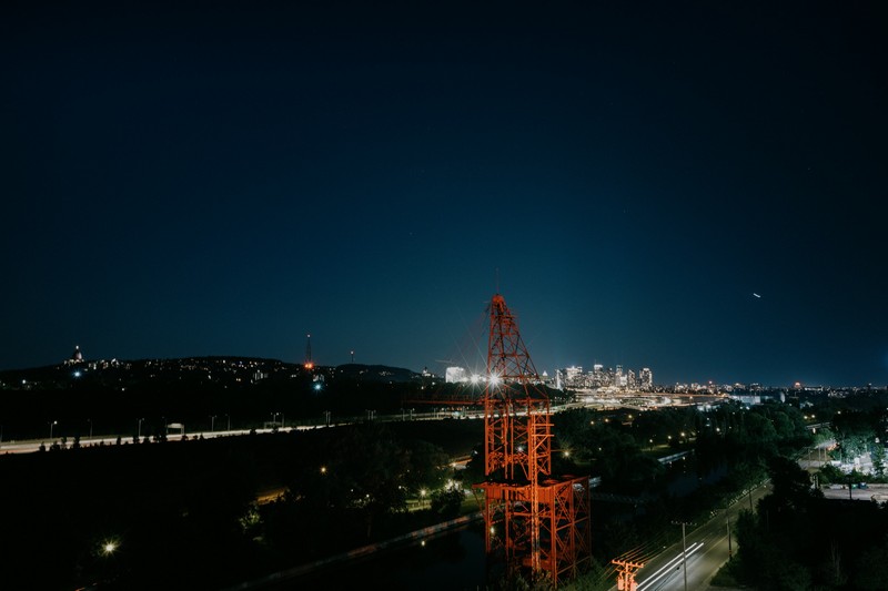 Mise en valeur de la Grue LaSalle-Coke : un vestige industriel renaît et illumine le canal de Lachine Mise en valeur de la Grue LaSalle-Coke : un vestige industriel renaît et illumine le canal de Lachine